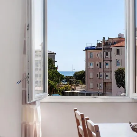 Ferienwohnung Bilocale Mezzano In Centro Varraze Exterior foto